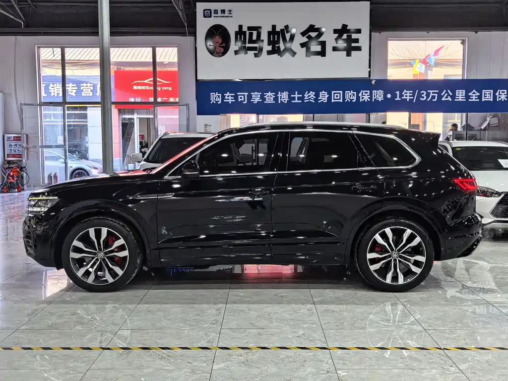 VOLKSWAGEN TOUAREG