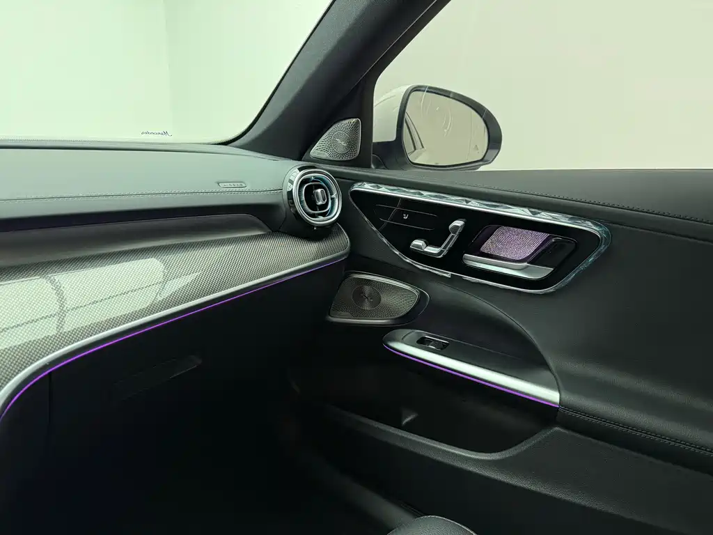 Mercedes-Benz C-Class — миниатюра 11