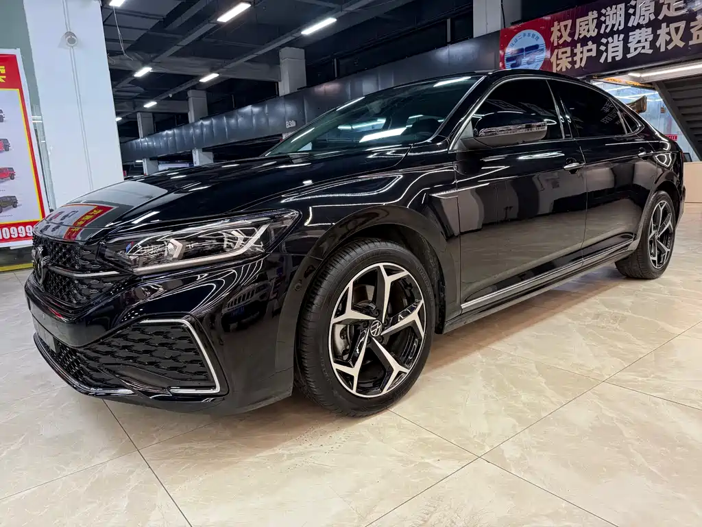 Volkswagen Passat 2024 380TSI