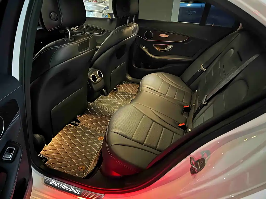 Mercedes-Benz C-Class — миниатюра 6