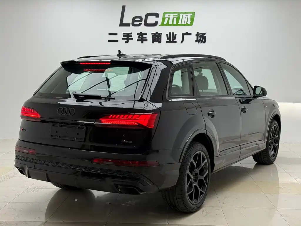 Audi Q7 2025 45 TFSI quattro S line