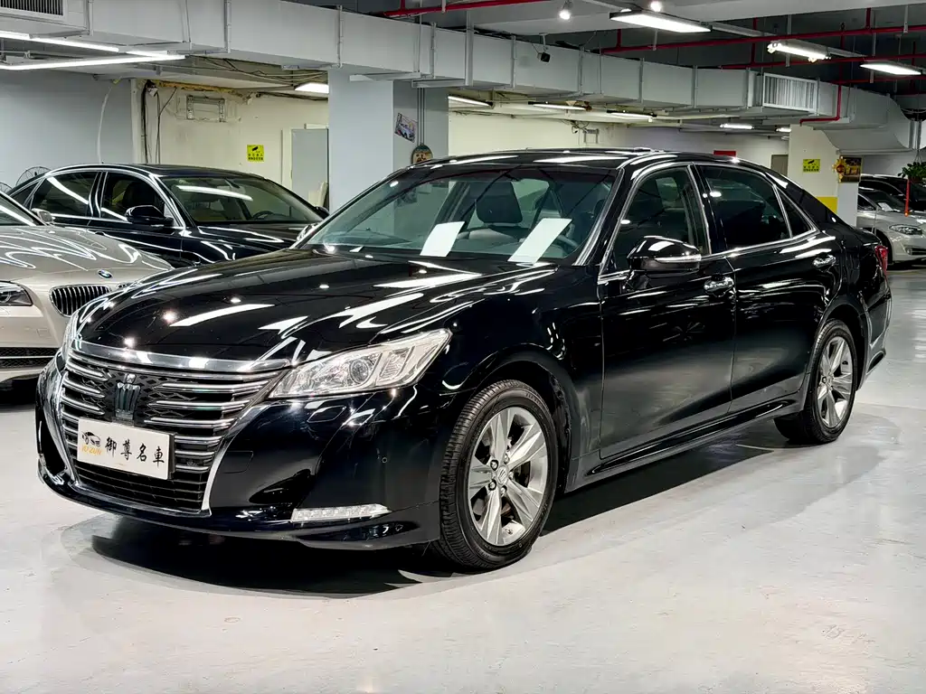 Toyota Crown 2016