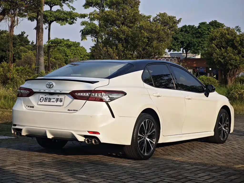 Toyota Camry — миниатюра 5