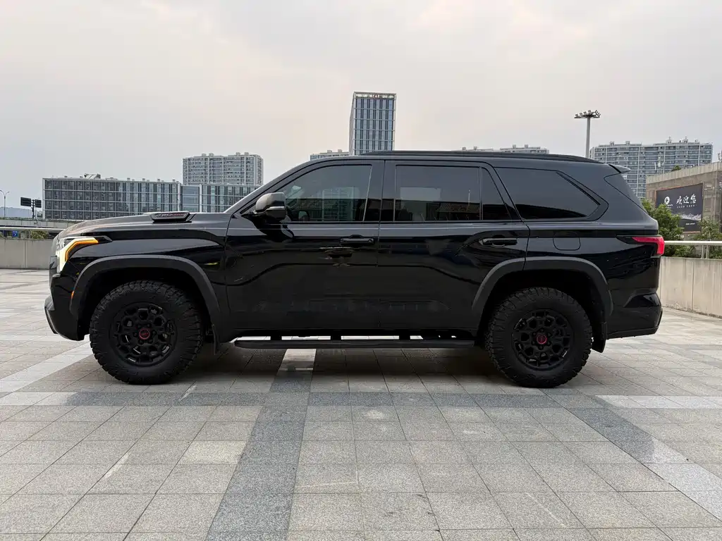 Toyota Sequoia — миниатюра 2