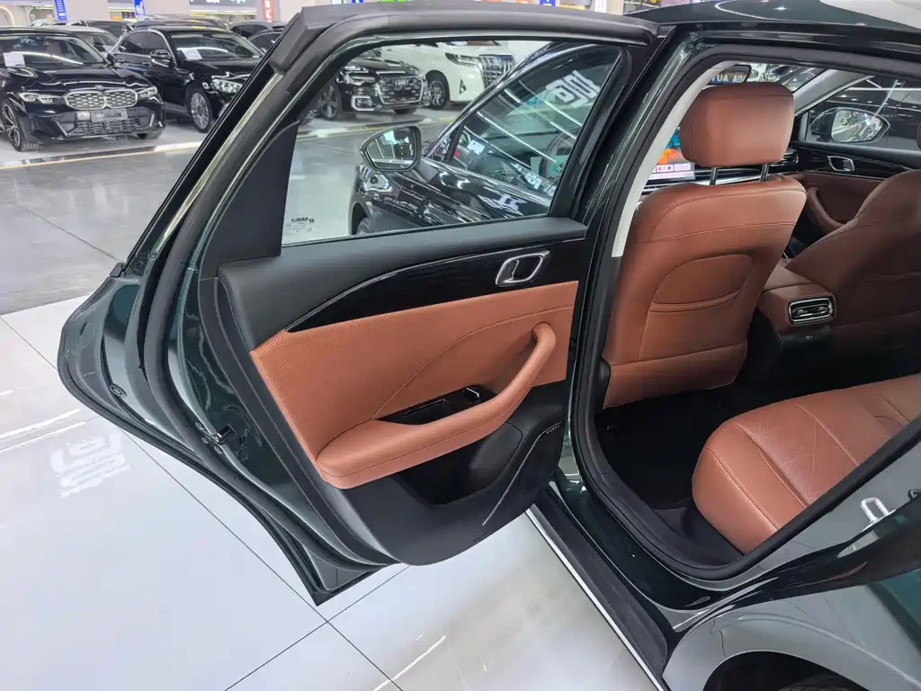 Geely Emgrand — миниатюра 7