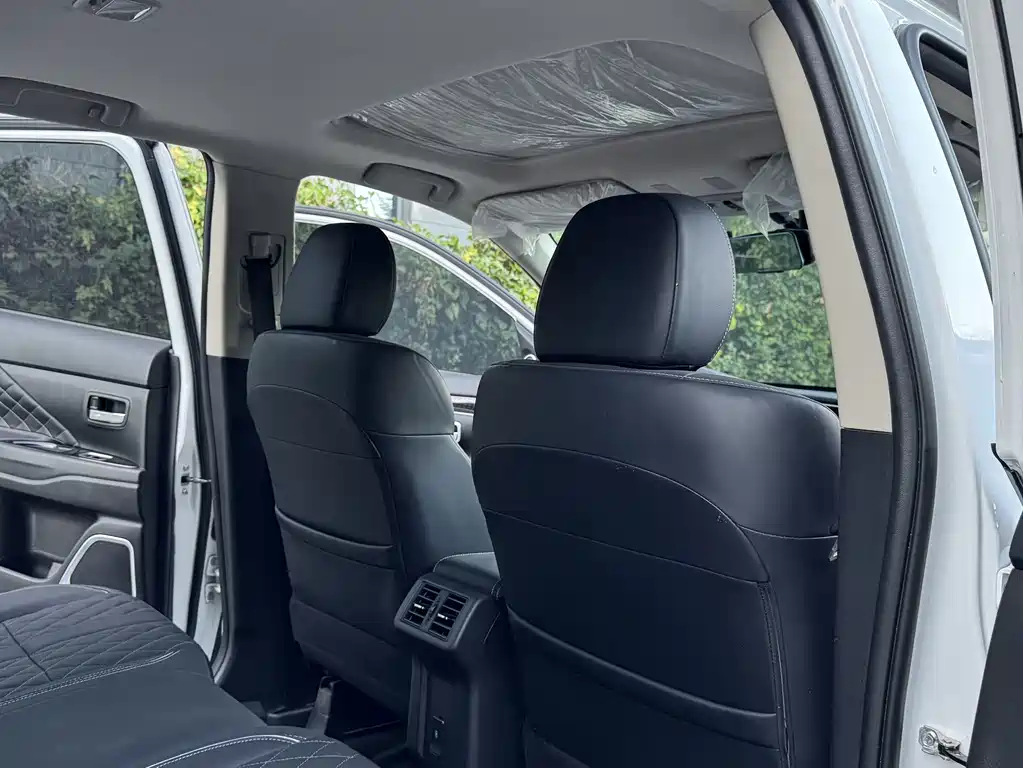 Mitsubishi Outlander — миниатюра 12
