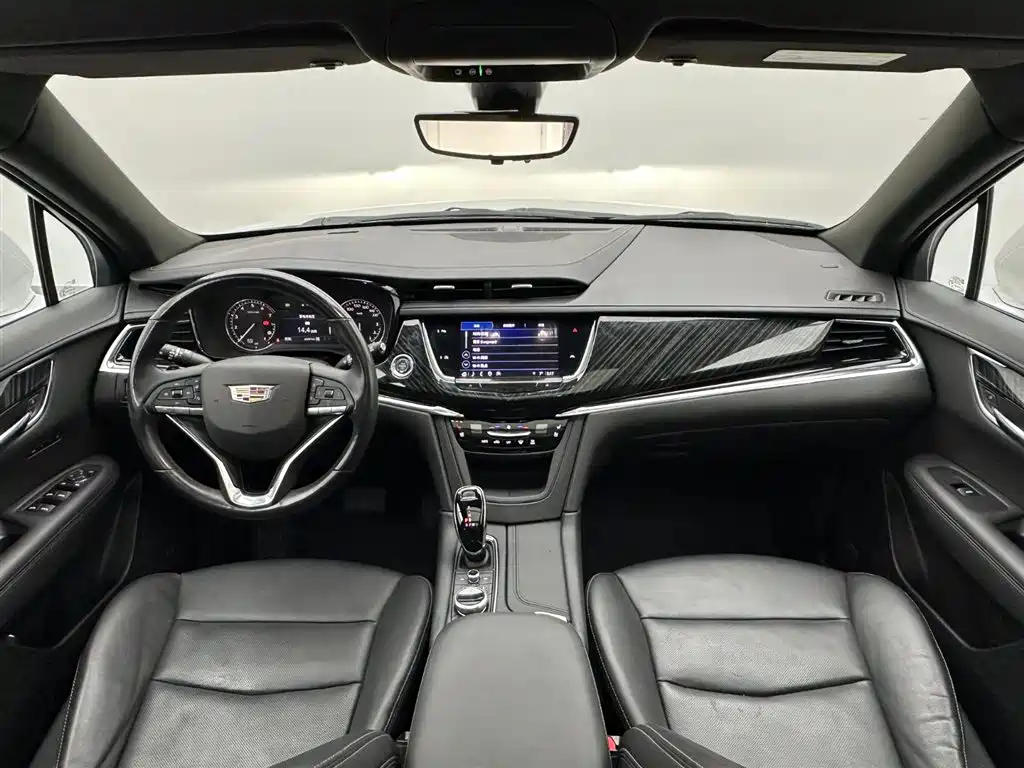 CADILLAC XT6