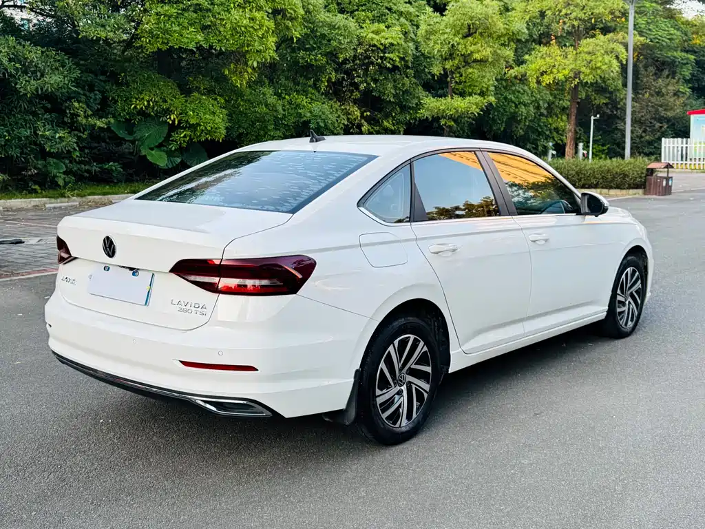 Volkswagen Lavida — миниатюра 9