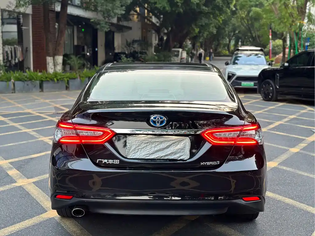 Toyota Camry — миниатюра 5