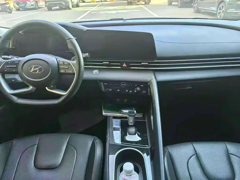 MODERN ELANTRA