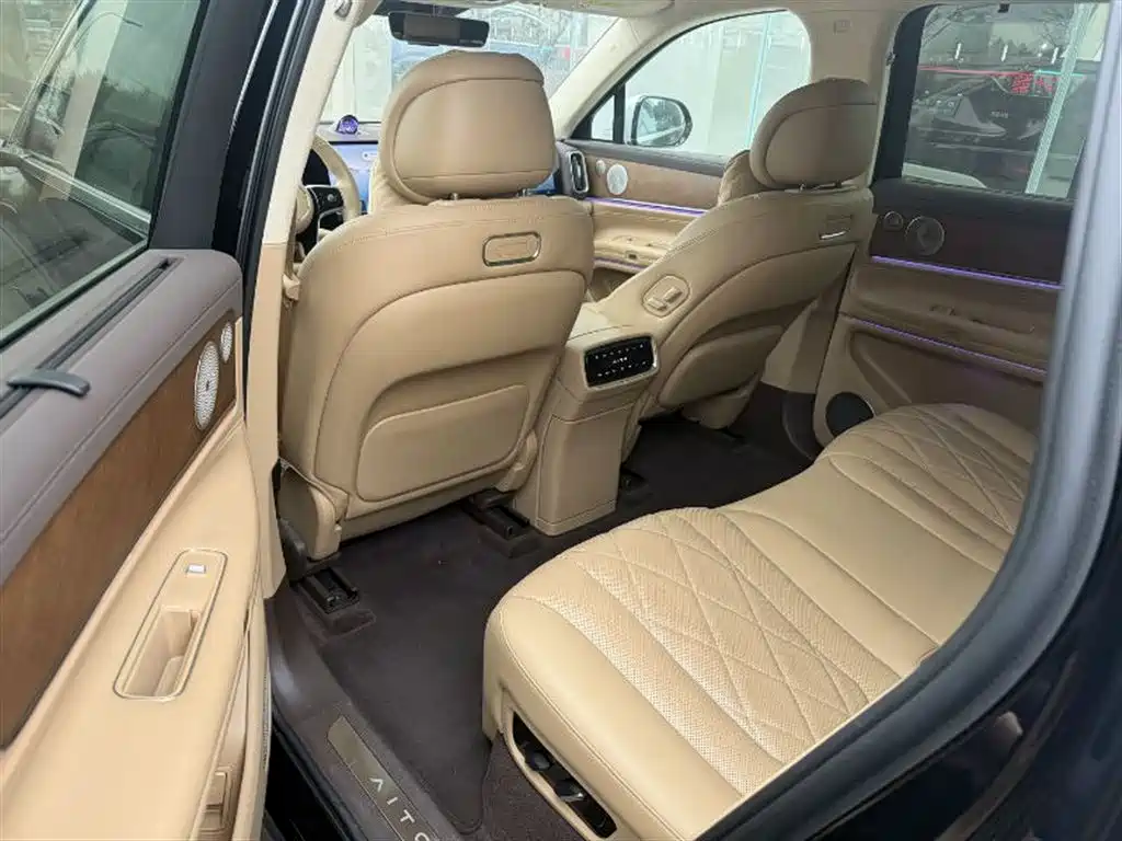 AITO ASK THE WORLD M9