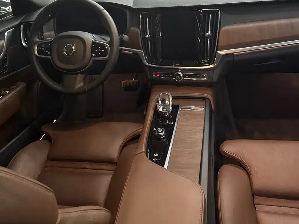 Volvo S90 2024 B5 Luxury