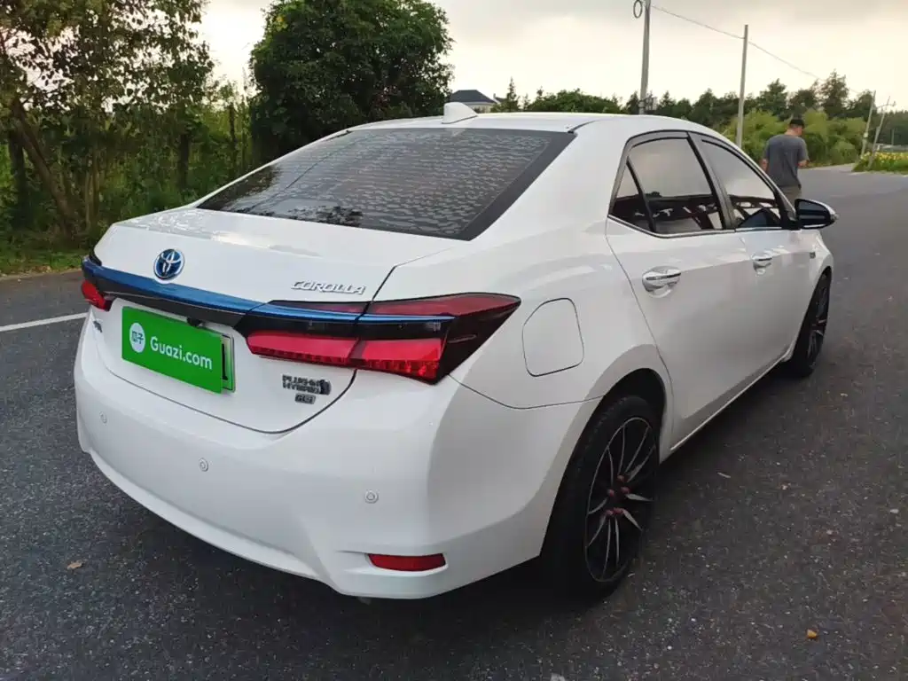 Toyota Corolla Hybrid — миниатюра 7