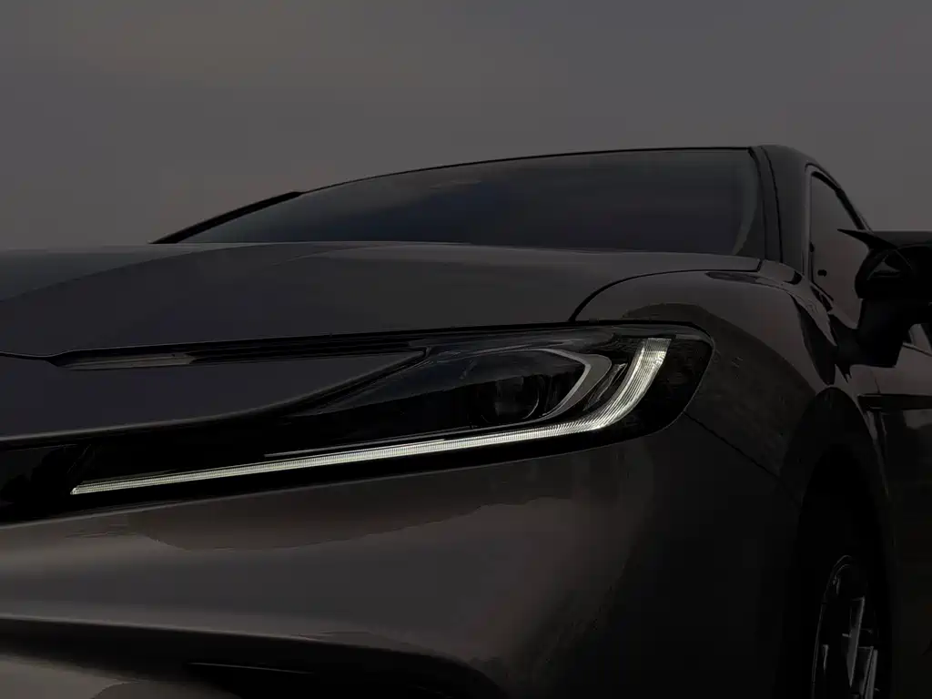 Toyota Camry — миниатюра 21