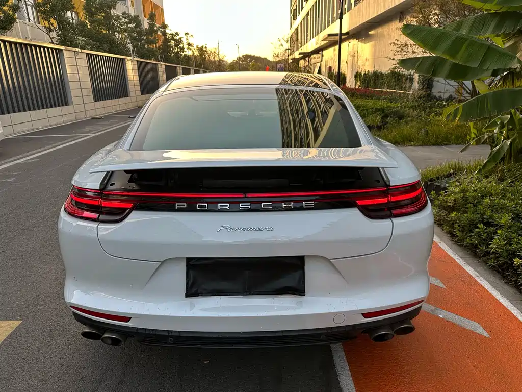 PORSCHE PANAMERA
