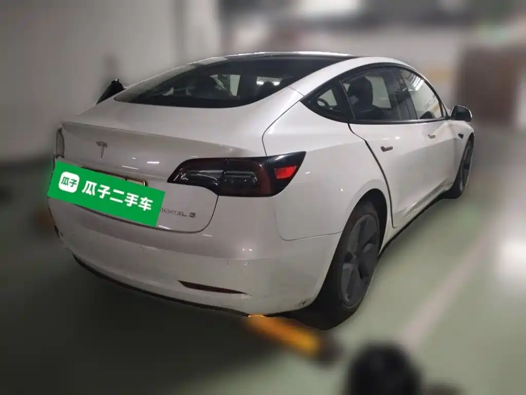 Tesla Model 3 — миниатюра 6