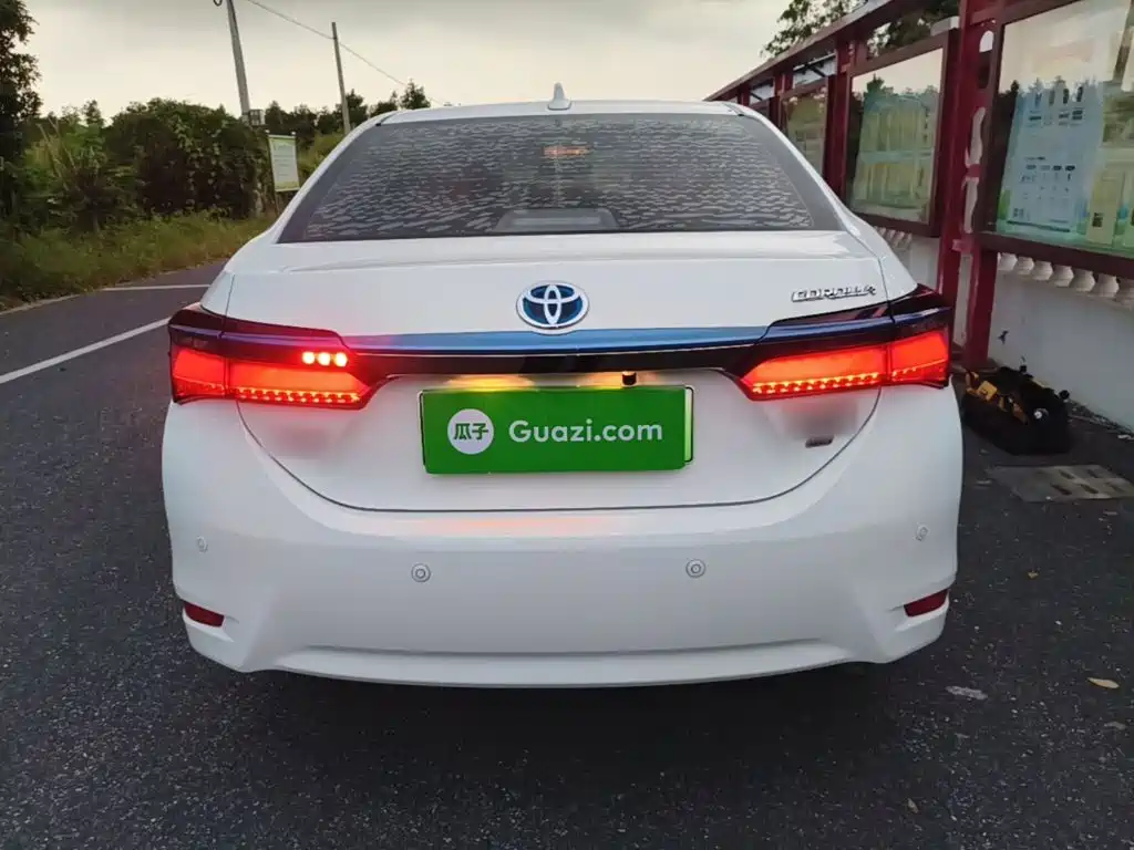 Toyota Corolla Hybrid — миниатюра 6