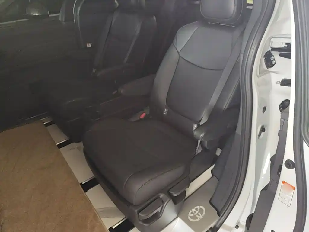 Toyota Granvia — миниатюра 17