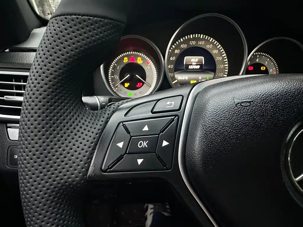 Mercedes-Benz E-Class (Import) — миниатюра 28