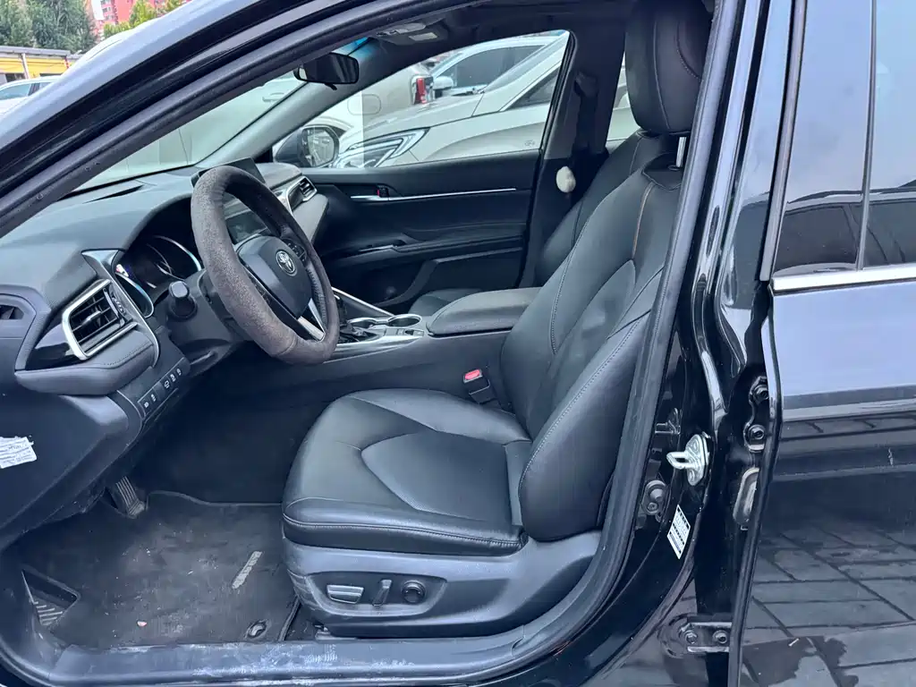 Toyota Camry — миниатюра 3