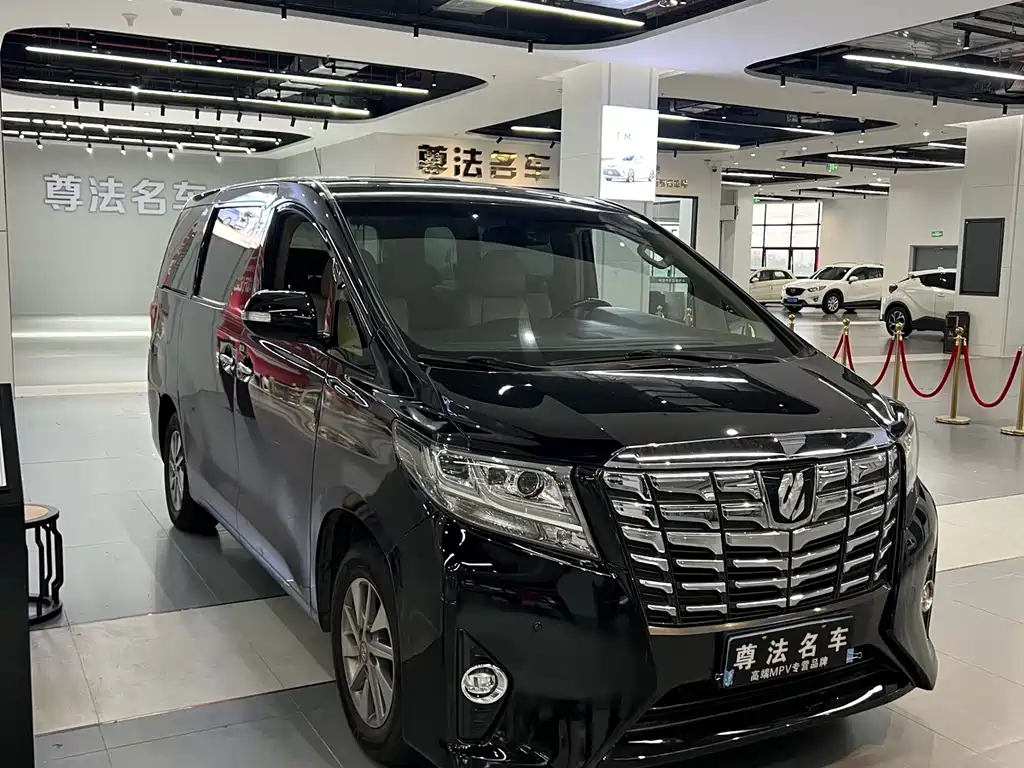Toyota Alphard — миниатюра 3