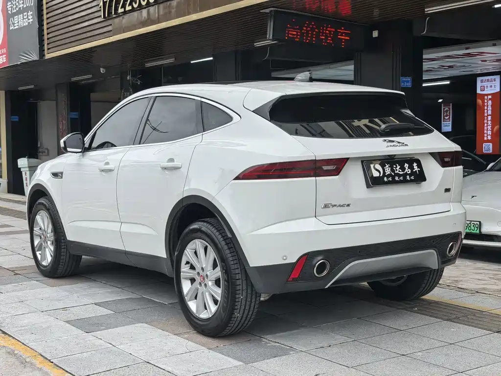 Jaguar E-PACE — миниатюра 6