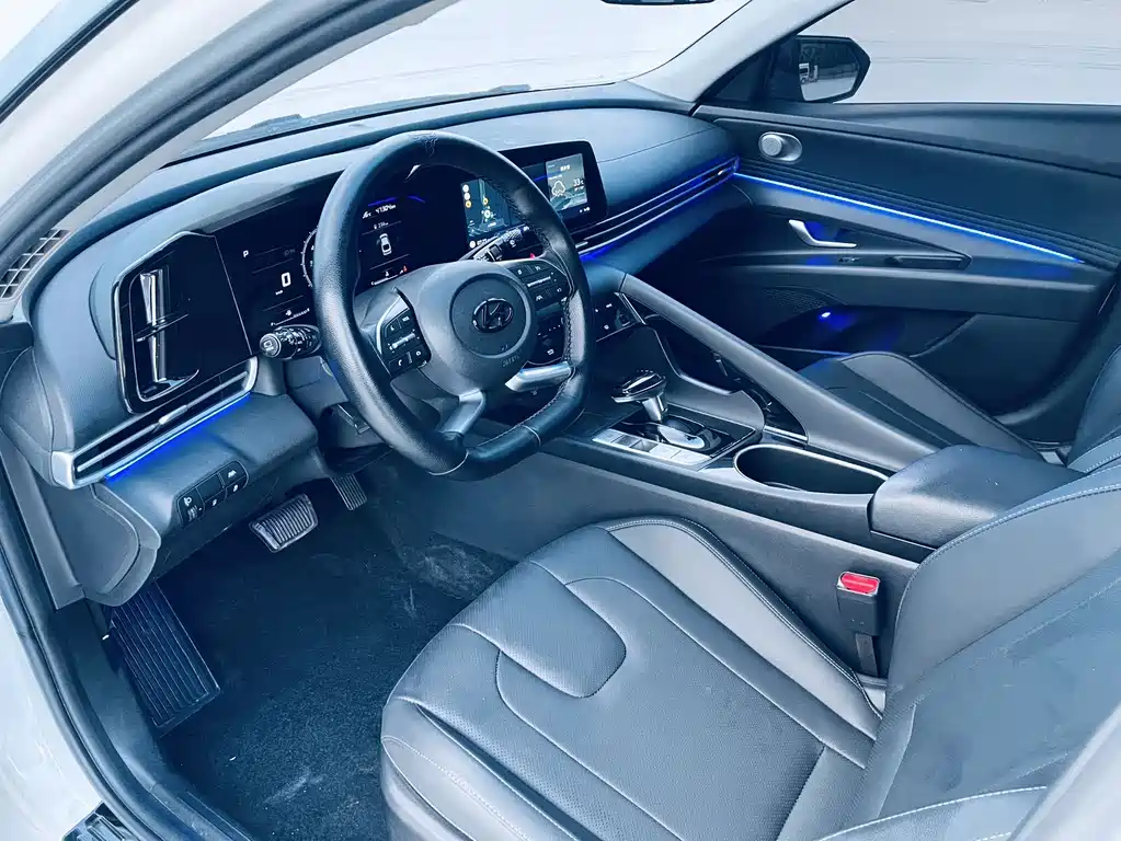 Hyundai Elantra 2022 1.5L CVT LUX Luxury
