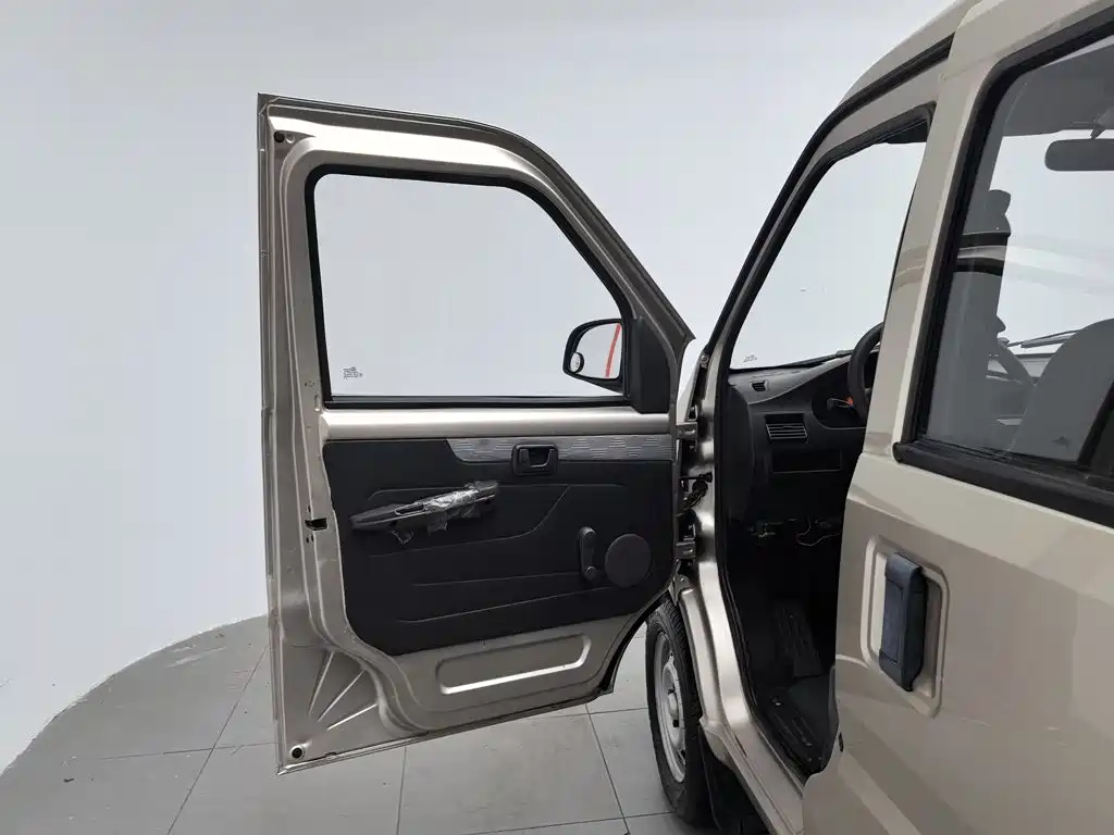 Wuling Rongguang — миниатюра 8