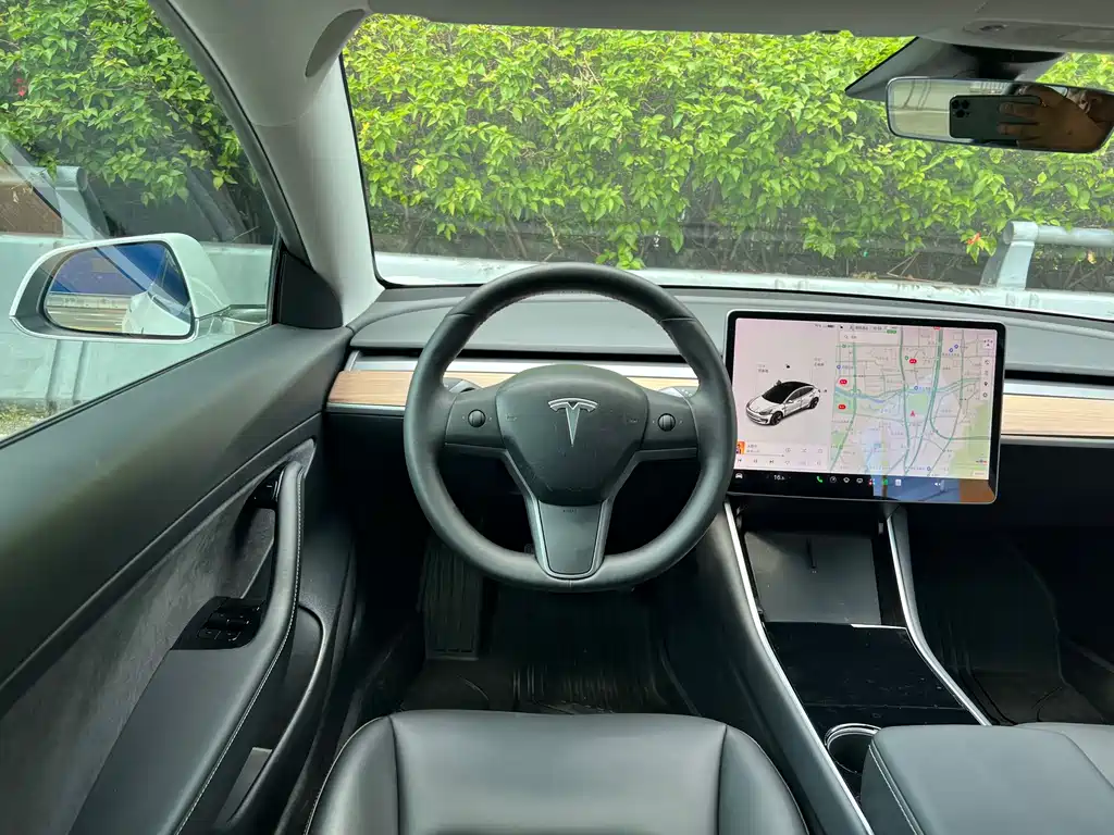 Tesla Model 3 — миниатюра 8