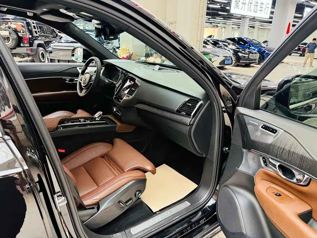 Volvo XC90 — миниатюра 12