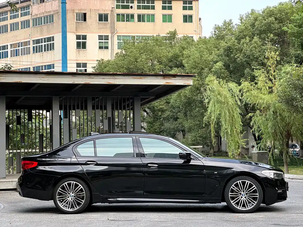 BMW 5 Series — миниатюра 8