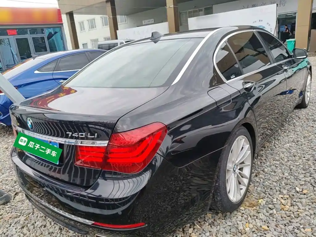 BMW 7 Series — миниатюра 7
