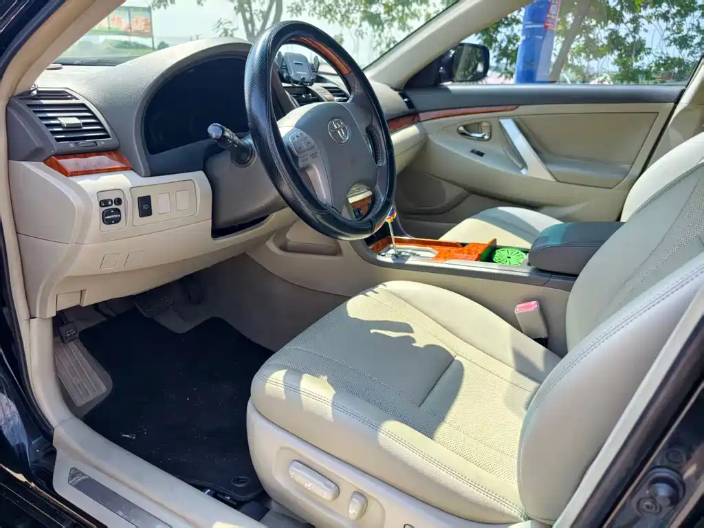 Toyota Camry — миниатюра 8