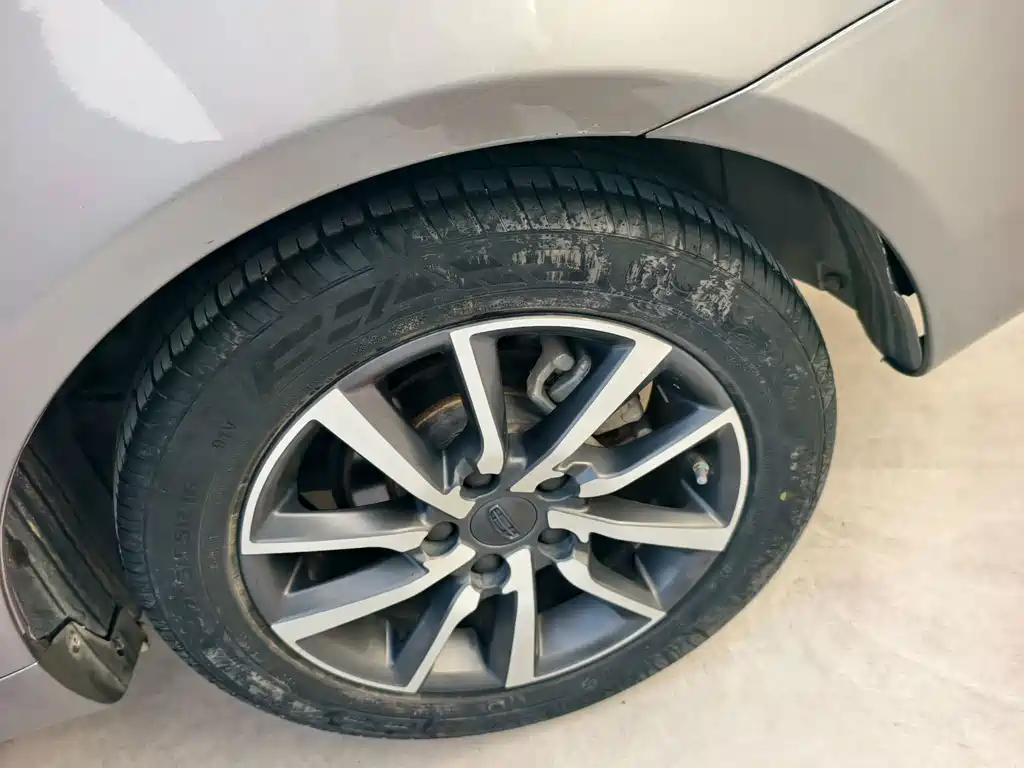 Geely Emgrand — миниатюра 9