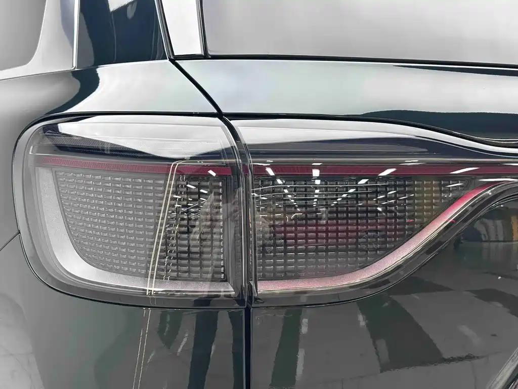 AITO ASK THE WORLD M9