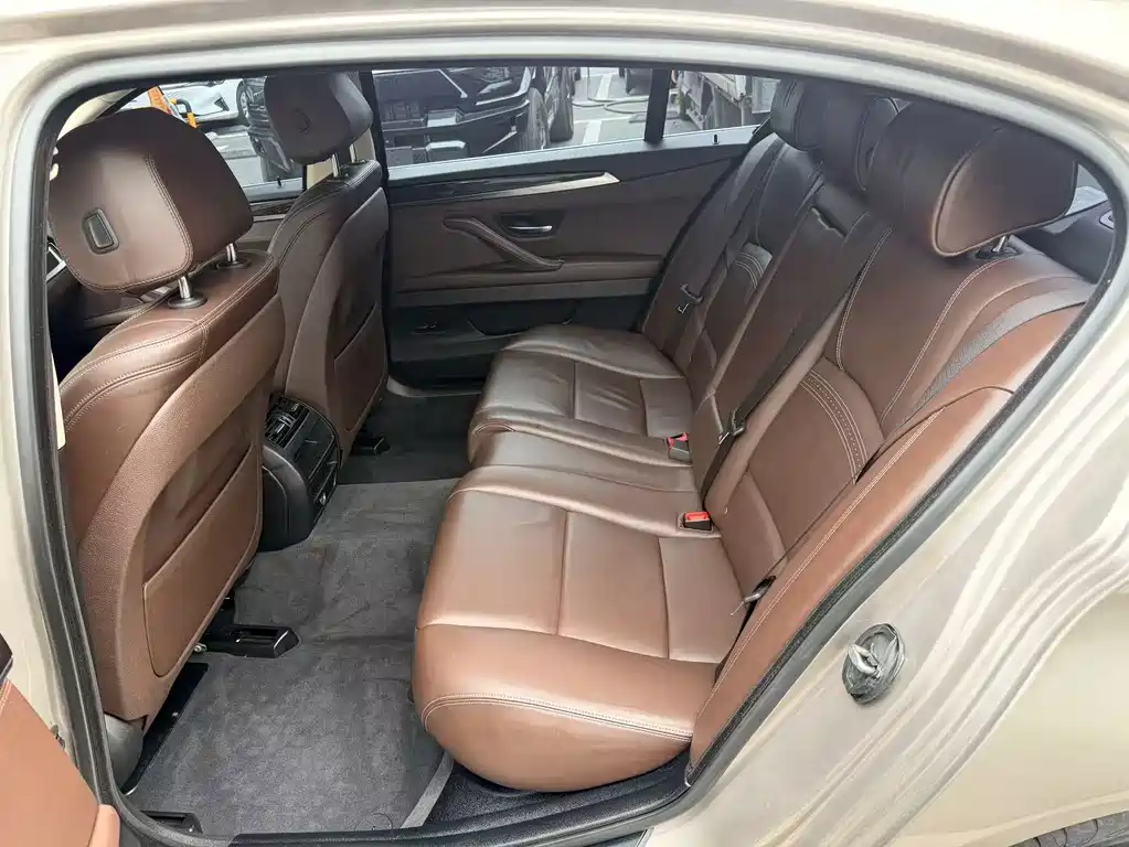 BMW 5 Series — миниатюра 5