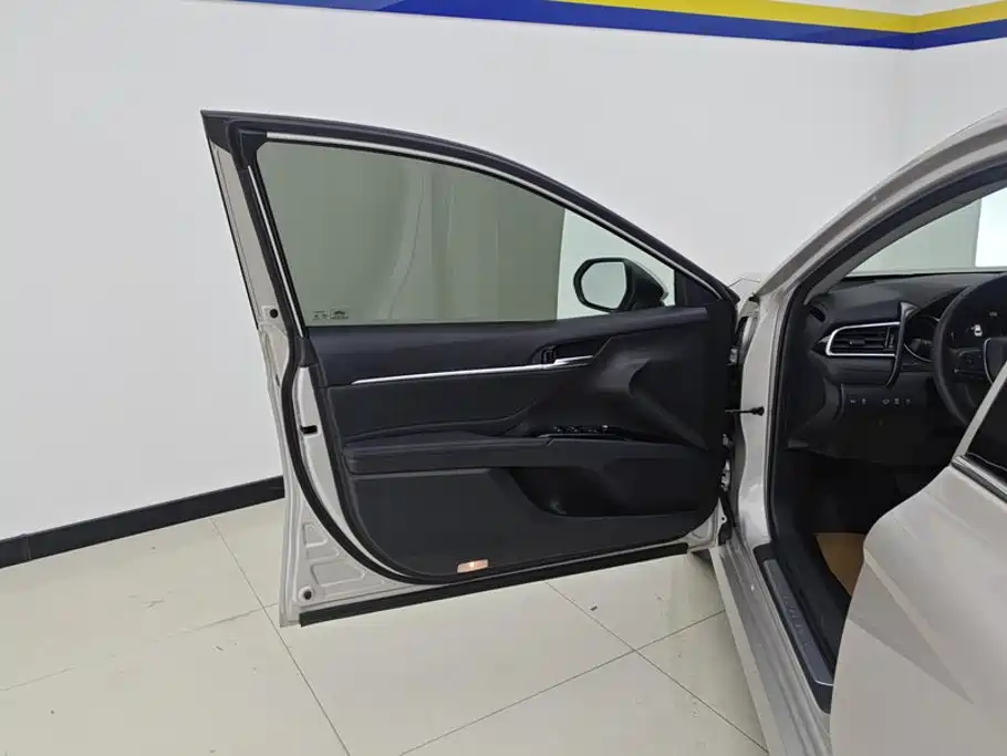 Toyota Camry — миниатюра 7