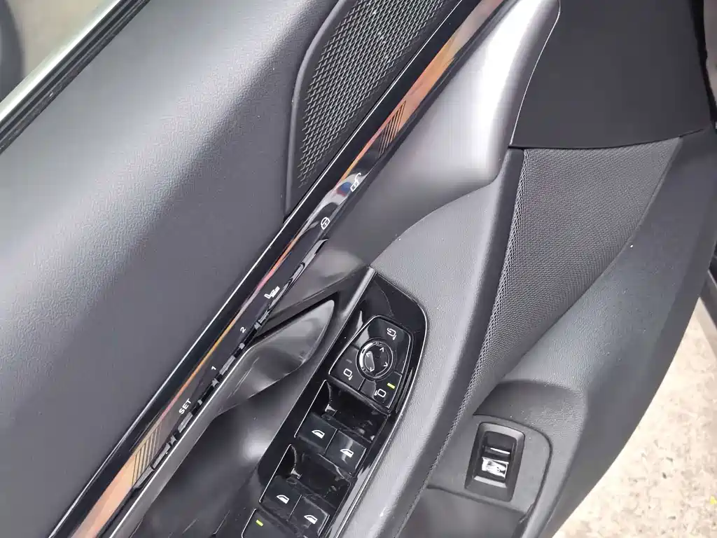 BMW 5 Series — миниатюра 6