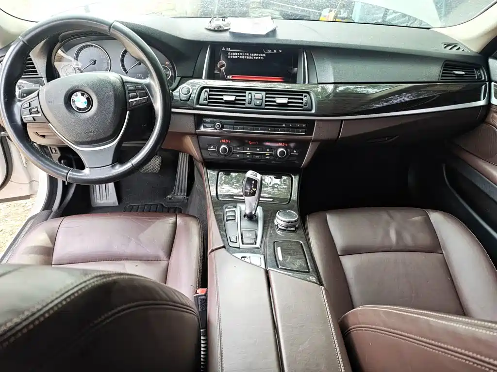 BMW 5 Series — миниатюра 6