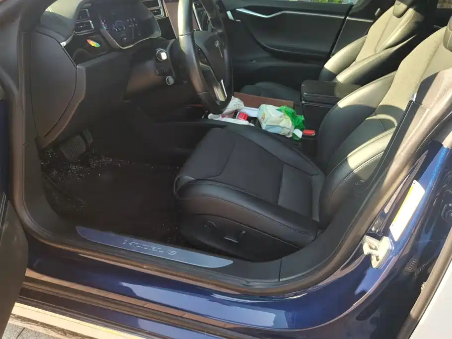 Tesla Model S — миниатюра 9