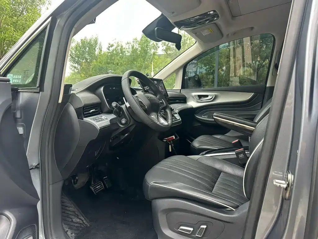 Roewe iMAX8 — миниатюра 4