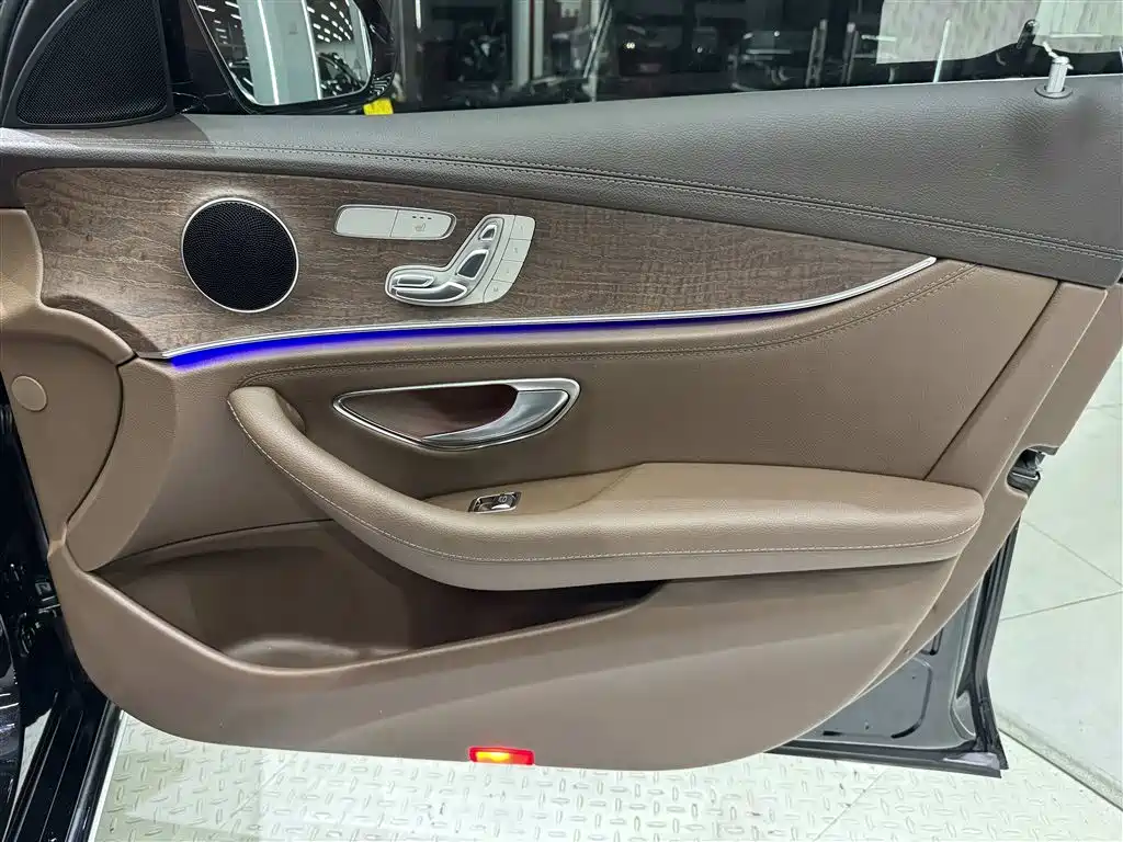 Mercedes-Benz E-Class — миниатюра 24