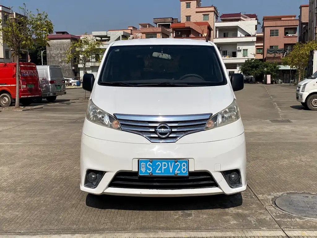 NISSAN NV200