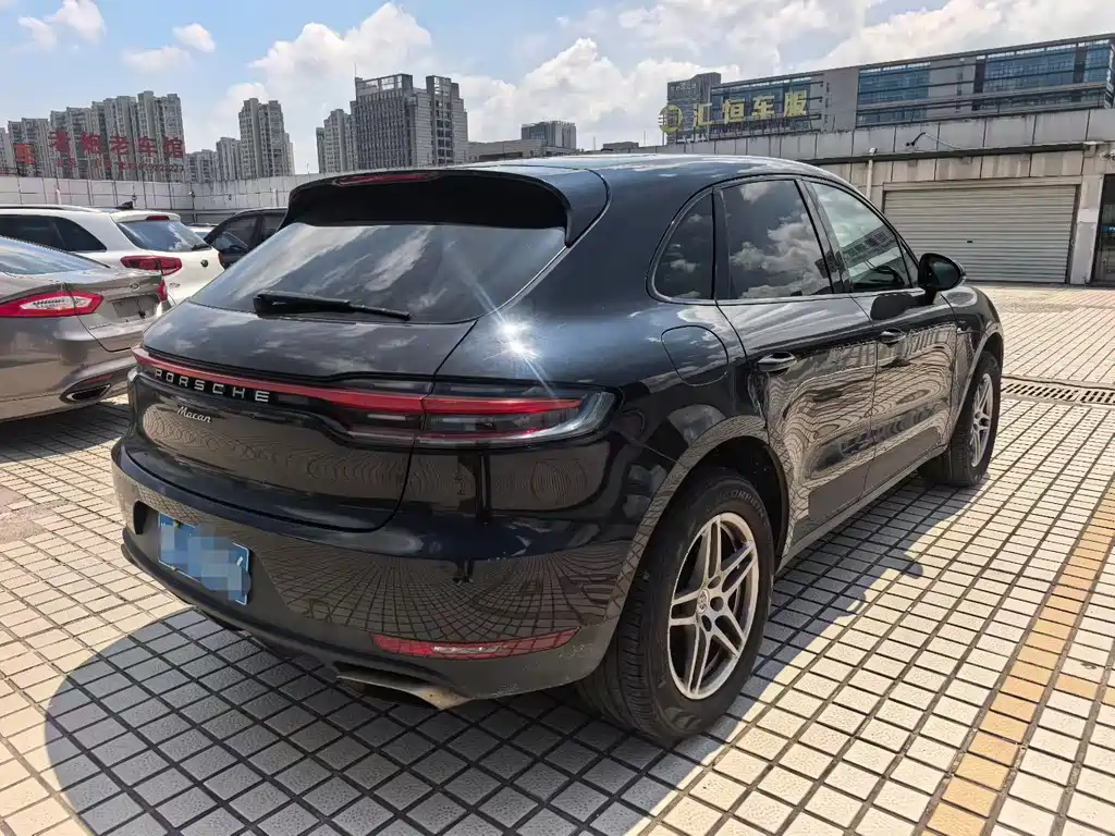 Porsche Macan — миниатюра 3