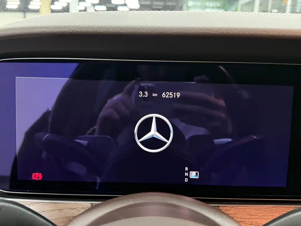 Mercedes-Benz E-Class — миниатюра 5
