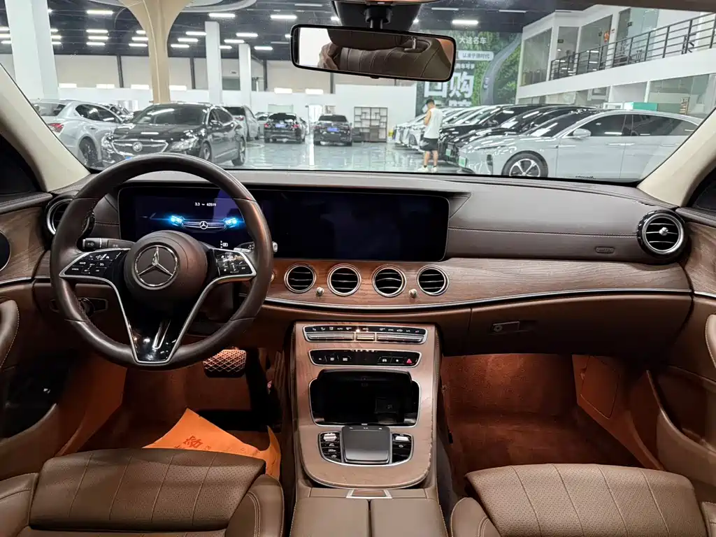 Mercedes-Benz E-Class — миниатюра 7