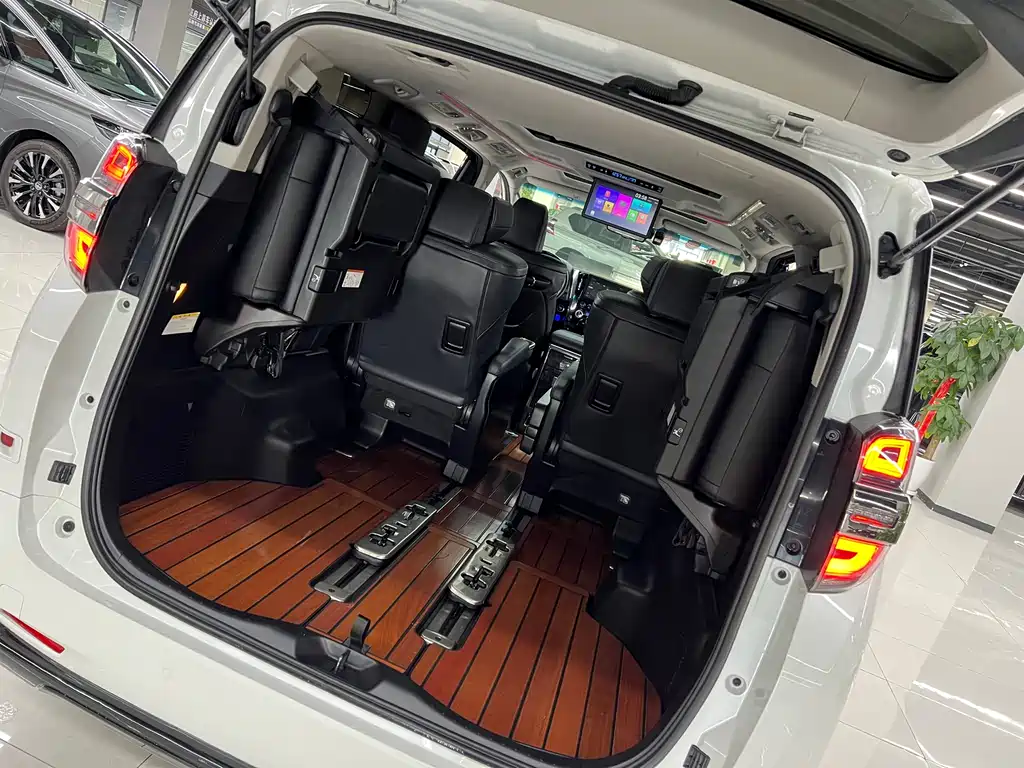 Toyota Vellfire 2021 2.5L HV Luxury