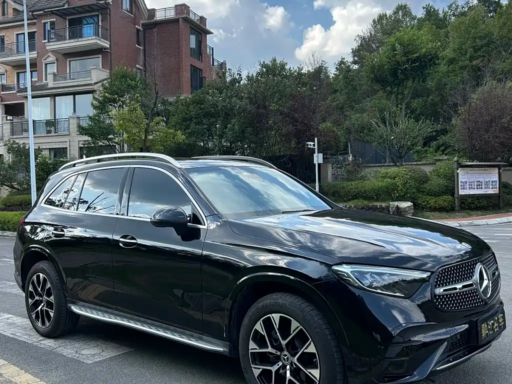 Mercedes-Benz GLC 2023 GLC 260 L 4MATIC 5 мест