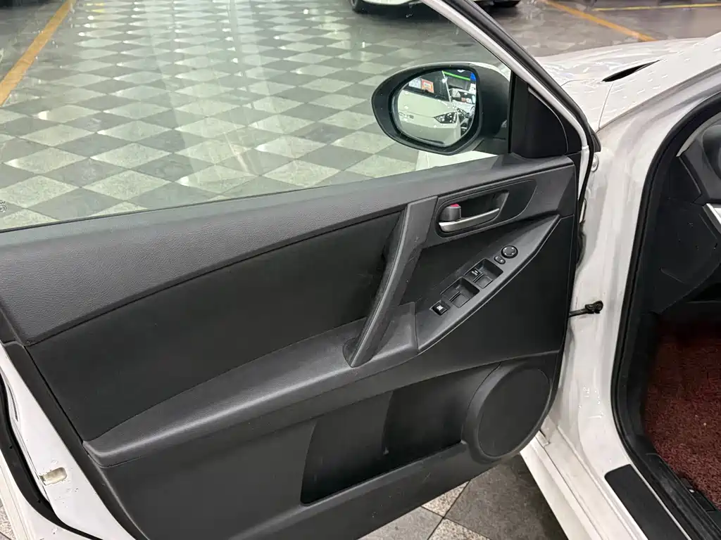 Mazda 3 Xingcheng — миниатюра 6