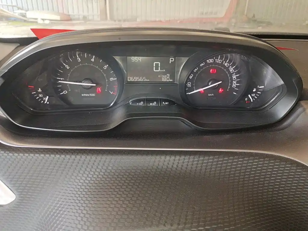 Peugeot 2008 — миниатюра 12